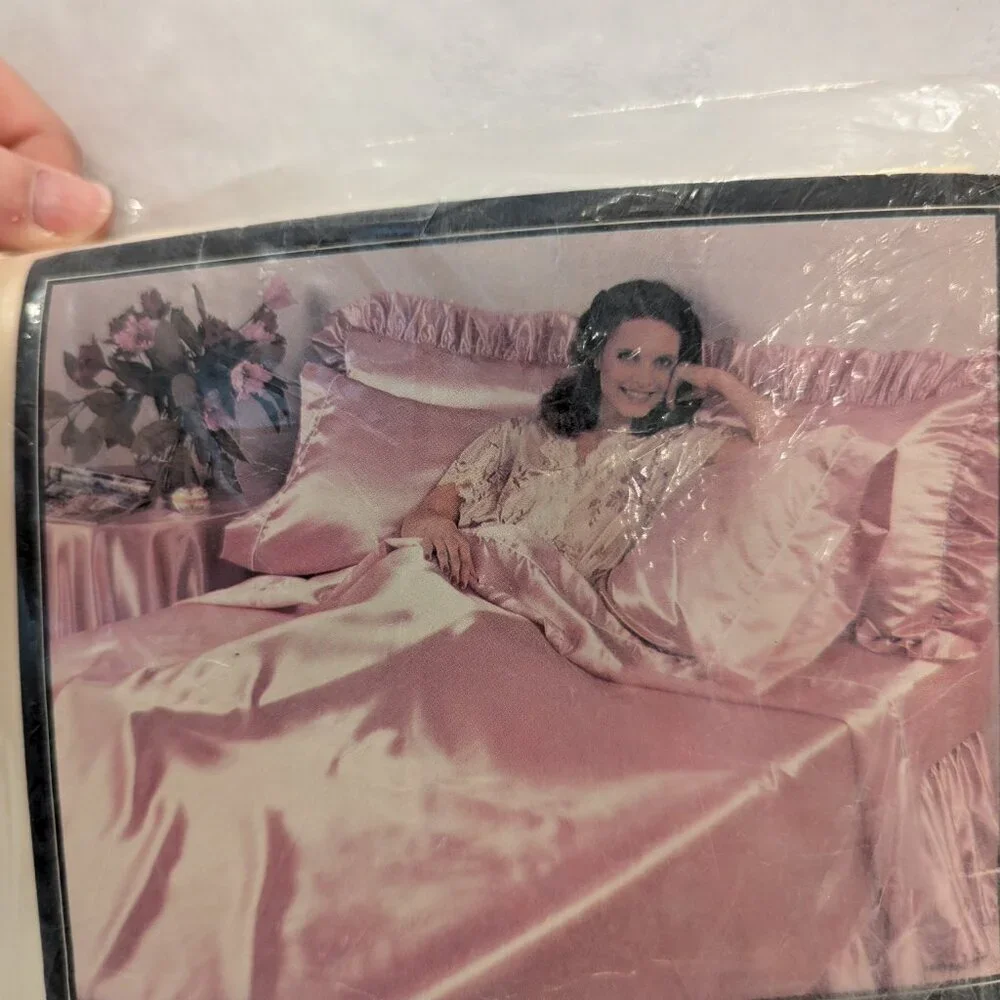 VINTAGE Ultra Satin Twin Sheet Cream Shiny Whisper Soft Mills Flat Sheet